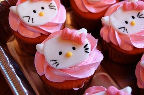 hello-kitty-cupcakes